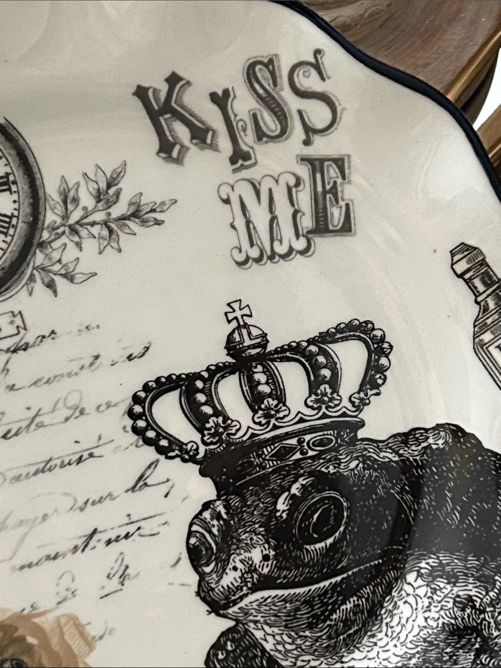 NEW! Vintage Inspired Floral Roses Toile Frog Prince Ceramic Serving Plate - Picture 4 of 7